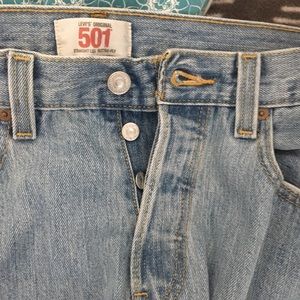 Levi’s 501 high waisted Mom jeans